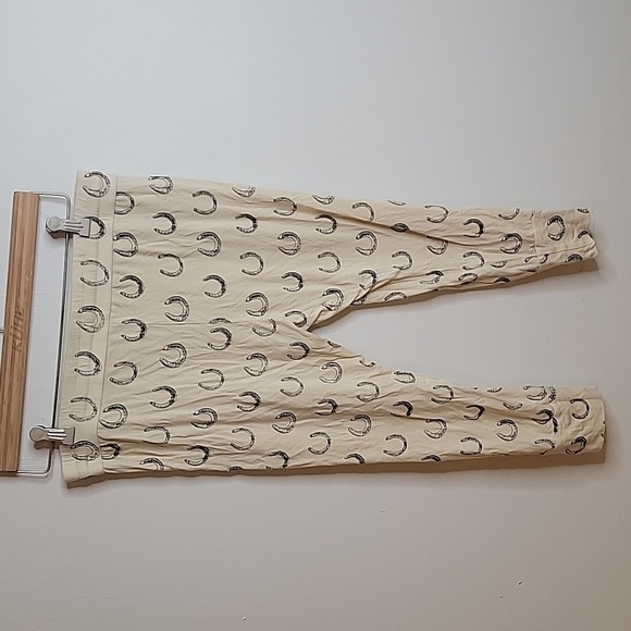 Kate Quinn Cream Leggings with Horseshoe cropped Pajama Pants- MEDIUM - Picture 4 of 4